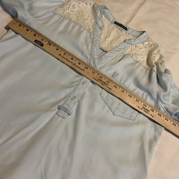 Chelsea & Theodore size large pale blue long sleeve blouse with lace upper - Picture 5 of 7